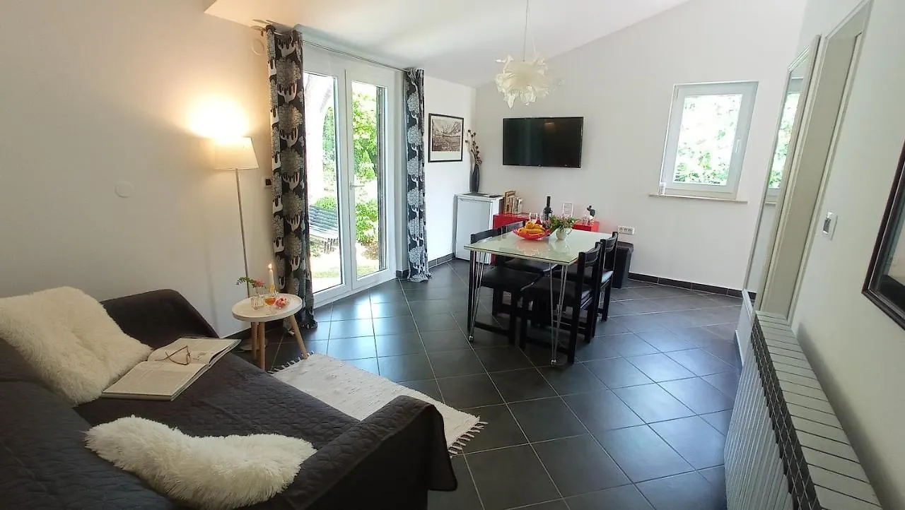 Apartments Lodra Pola