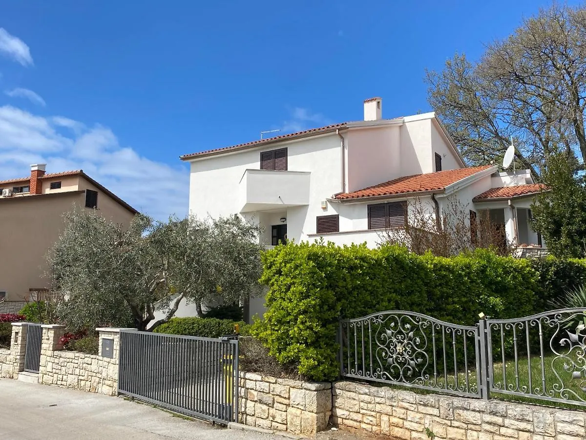 Apartments Lodra Pola 0*,  Croazia