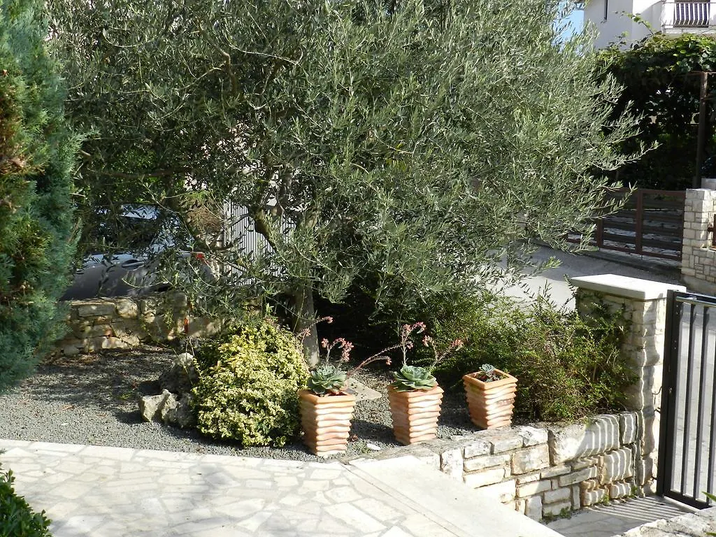 PUY Apartments Lodra 0*,