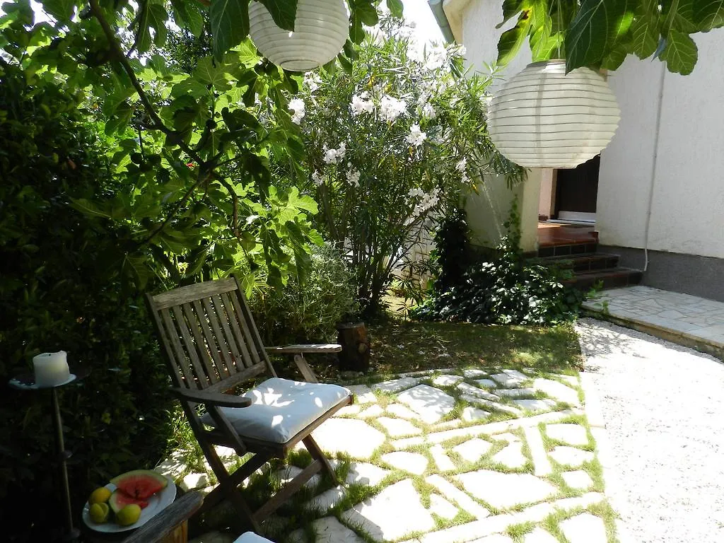 PUY Apartments Lodra