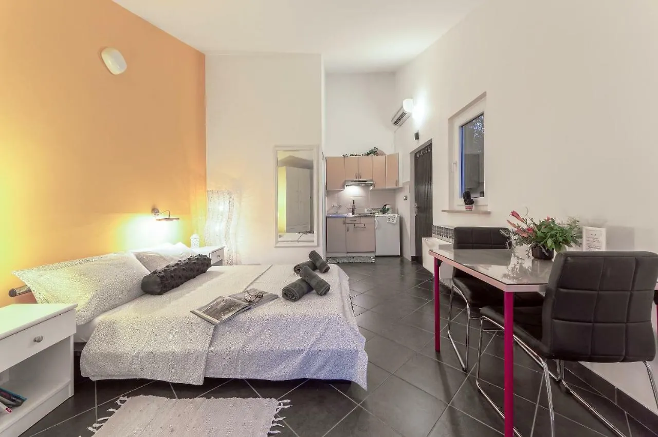Apartments Lodra Pola 0*,  Croazia